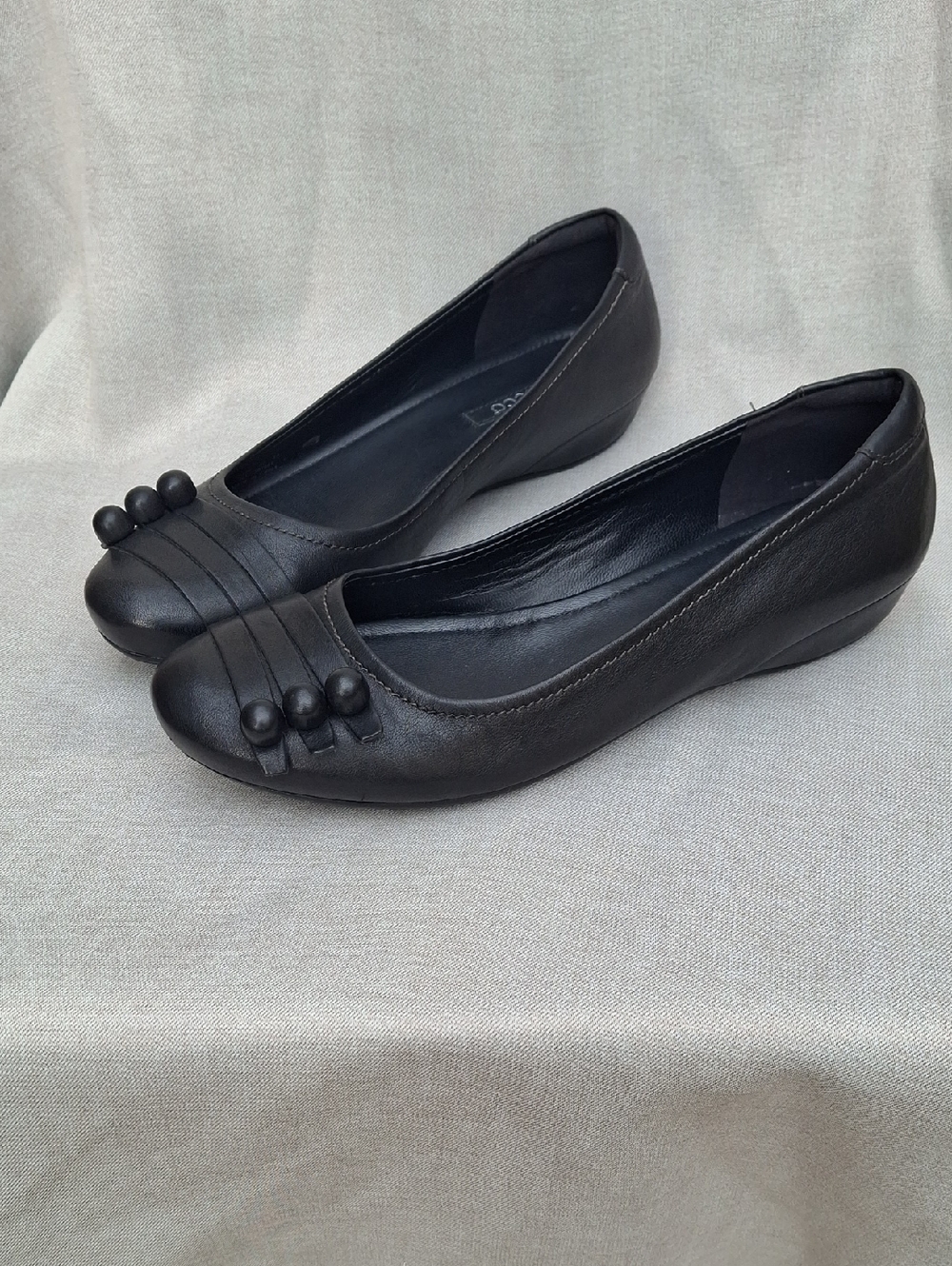 ECCO Black Leather Wedge Ballet Flats Beads Accents Comfort Shoes Sz 39 / US 8.5